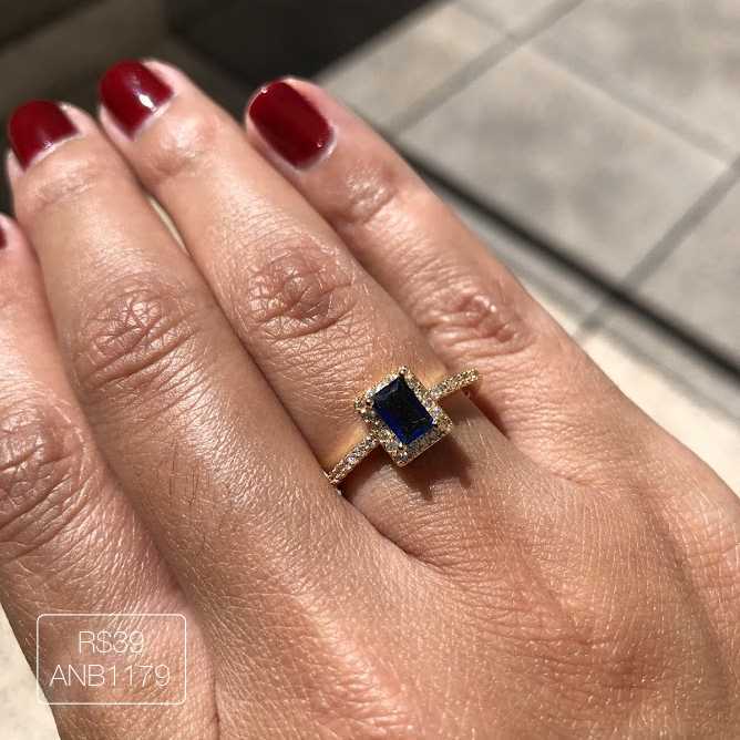 Anel Retângulo Azul Cravejado Cristal Dourado